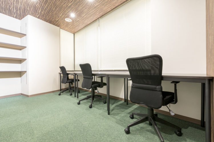 神戸三宮　コワーキングスペース　レンタルオフィス　３名用部屋　登記　住所利用